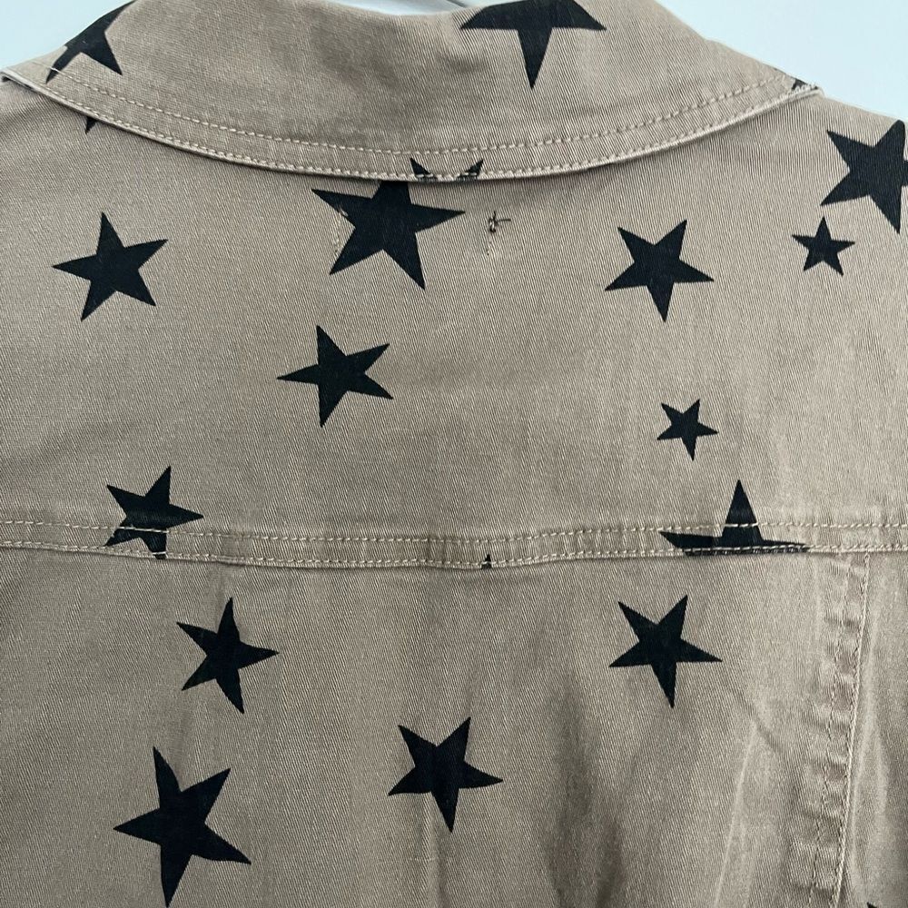 Fashion Nova Star Print Jacket Womens Brown Cropped Denim Trucker Y2K | Size L - Picture 4 of 6